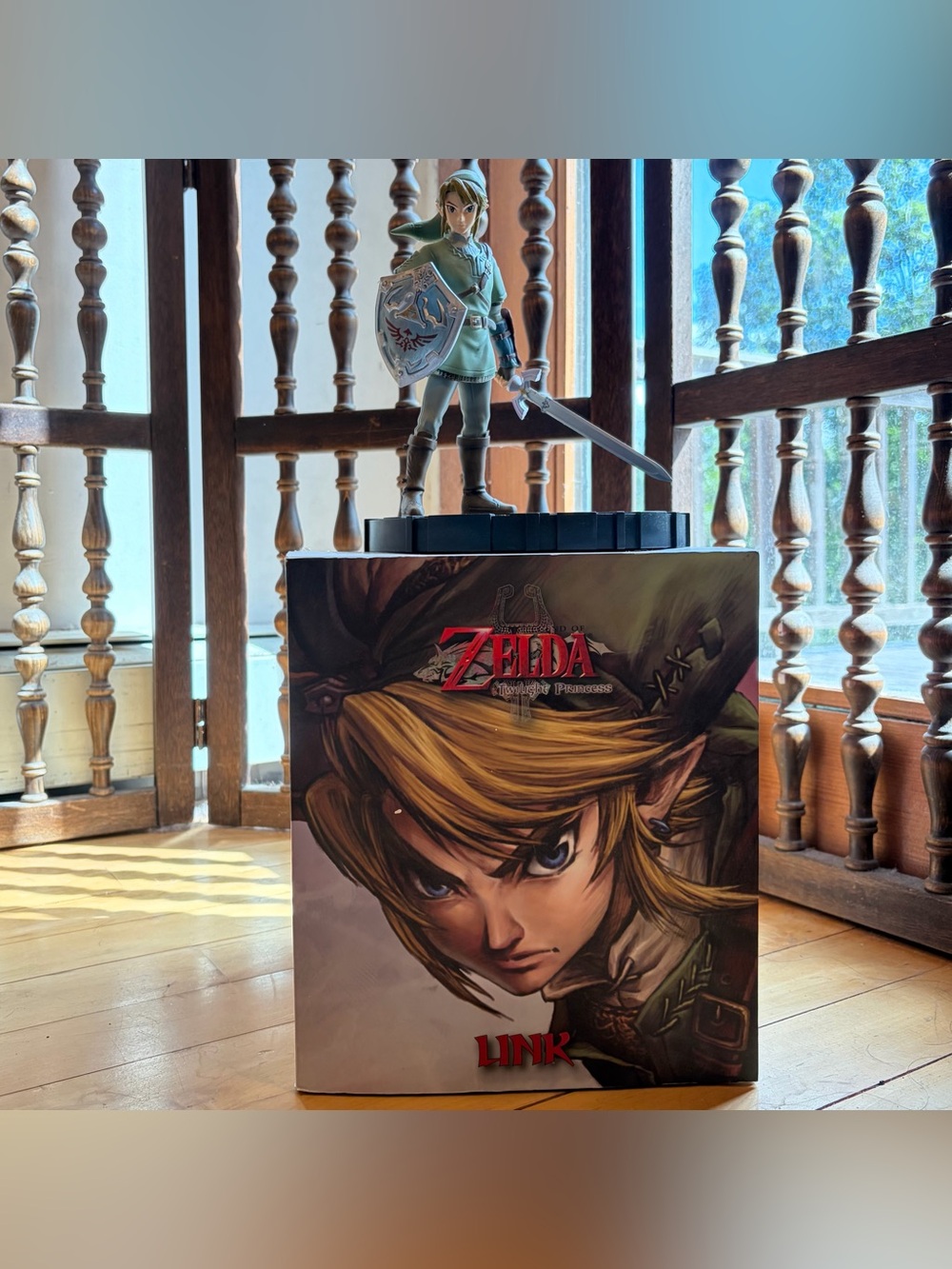 Legend of Zelda Twilight Princess Dark Horse Deluxe Link Statue W/ Original Box
